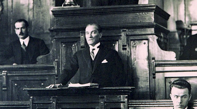 CUMHURİYETİN İLANI